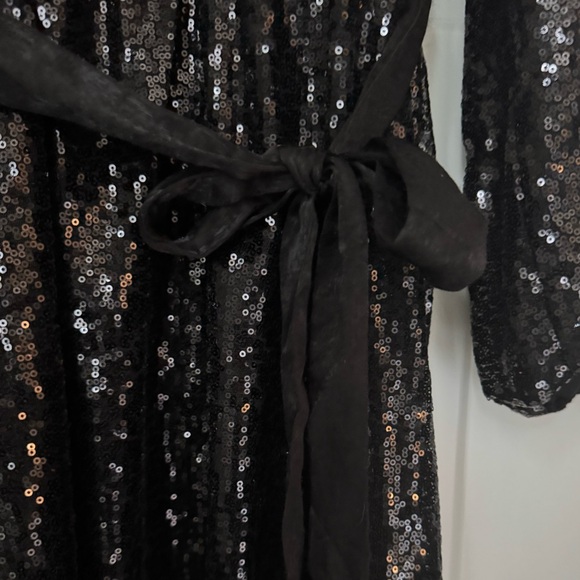 BEAUTIFUL sequin wrap dress 💃🏼! NWT!! - Picture 7 of 7